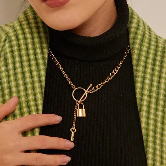 NEW 18K Gold Plated Lock Key Toggle Circle Bar Chunky Link Chain Necklace - Picture 2 of 5